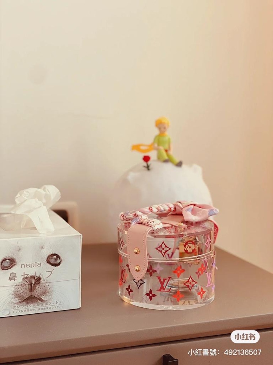 擺放了不少飾物。